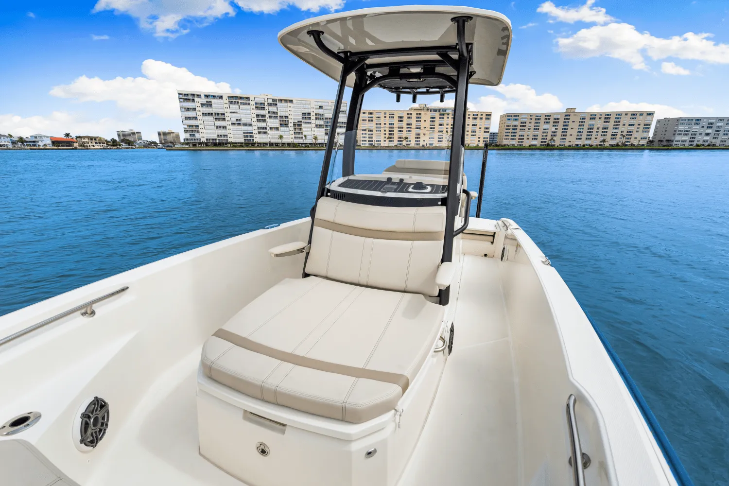 2025 Boston Whaler 220 Dauntless Image Thumbnail #46