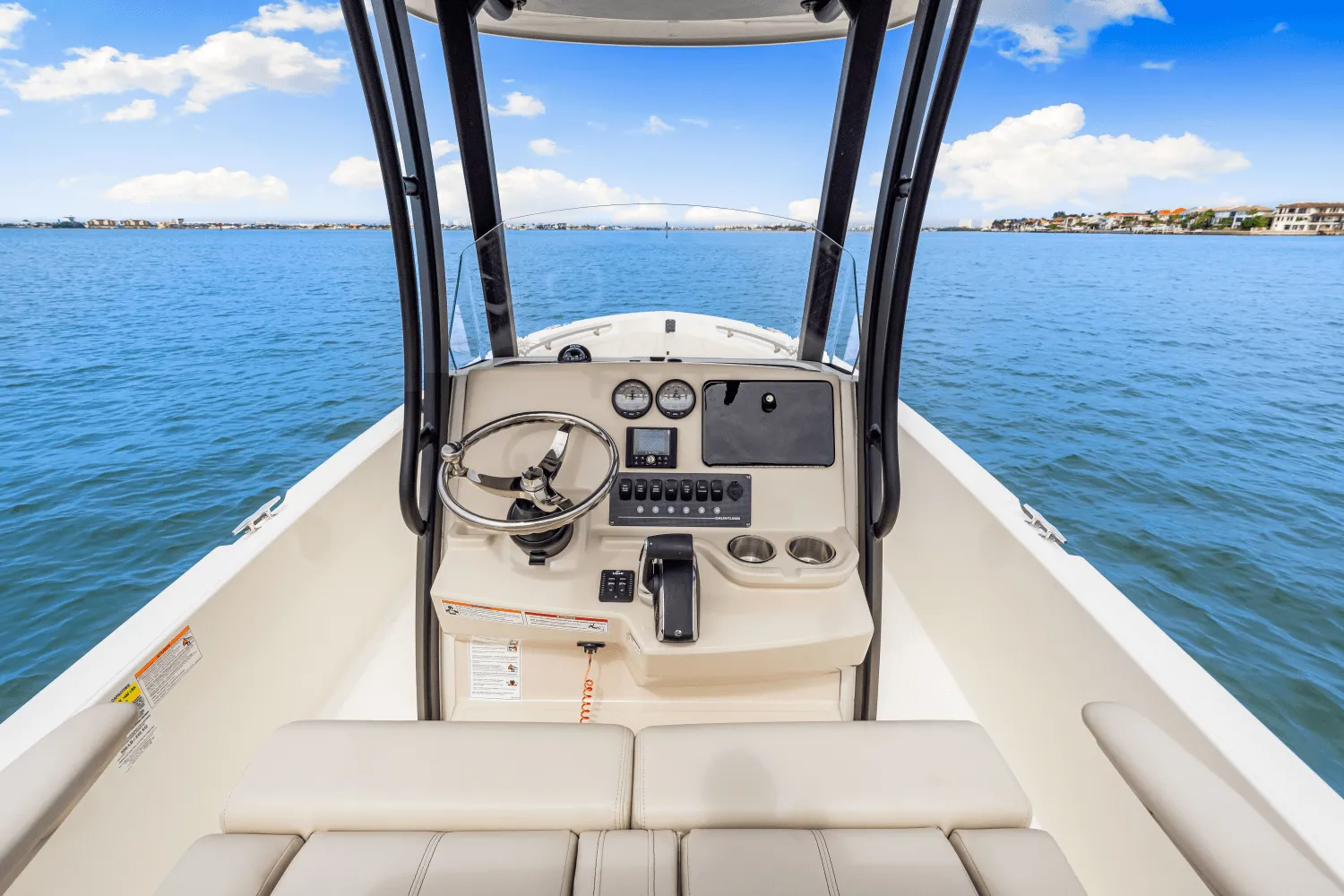 2025 Boston Whaler 220 Dauntless Image Thumbnail #38