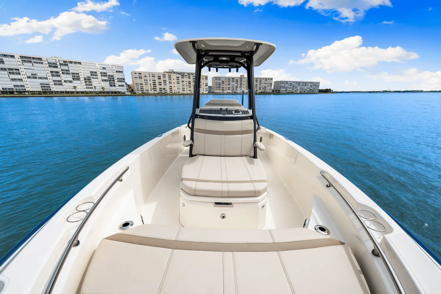 2025 Boston Whaler 220 Dauntless Image Thumbnail #47