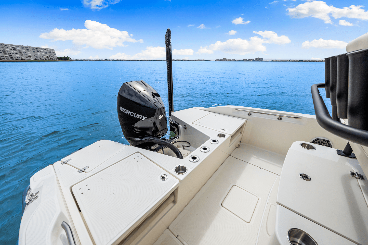 2025 Boston Whaler 220 Dauntless Image Thumbnail #32