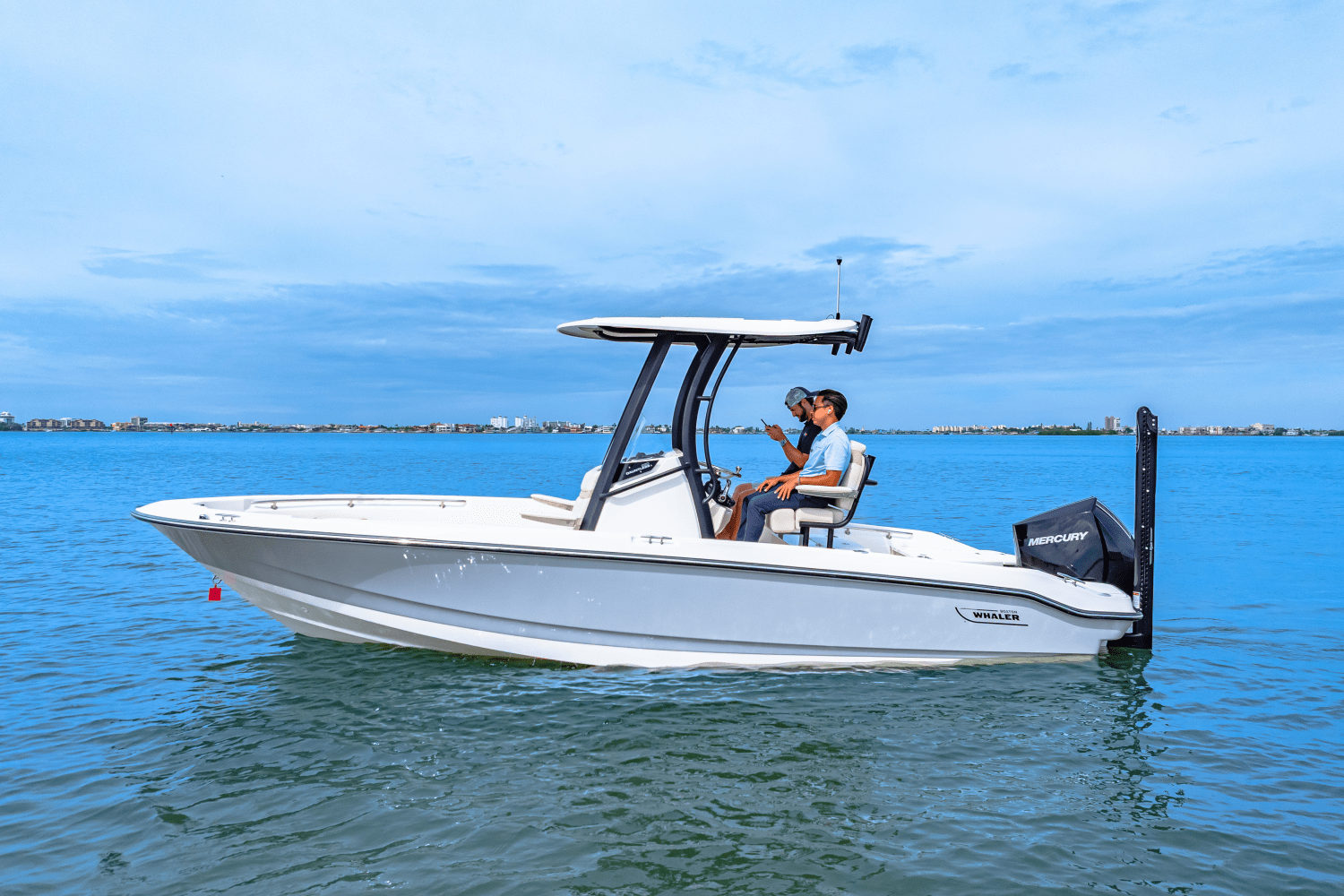 2025 Boston Whaler 220 Dauntless Image Thumbnail #1