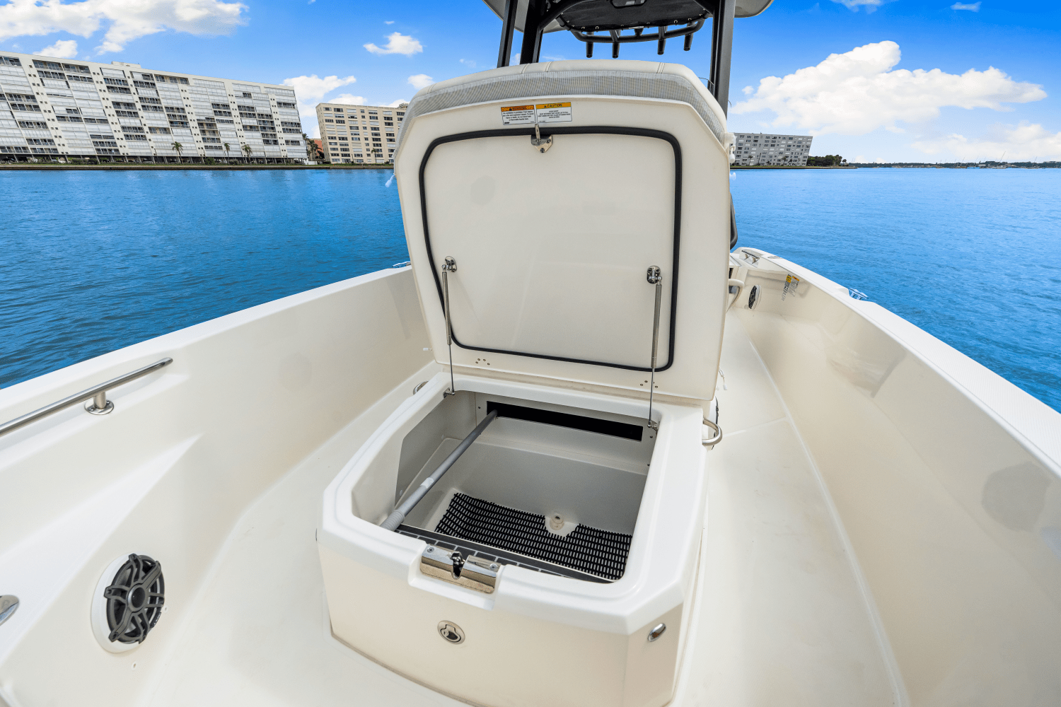 2025 Boston Whaler 220 Dauntless Image Thumbnail #48