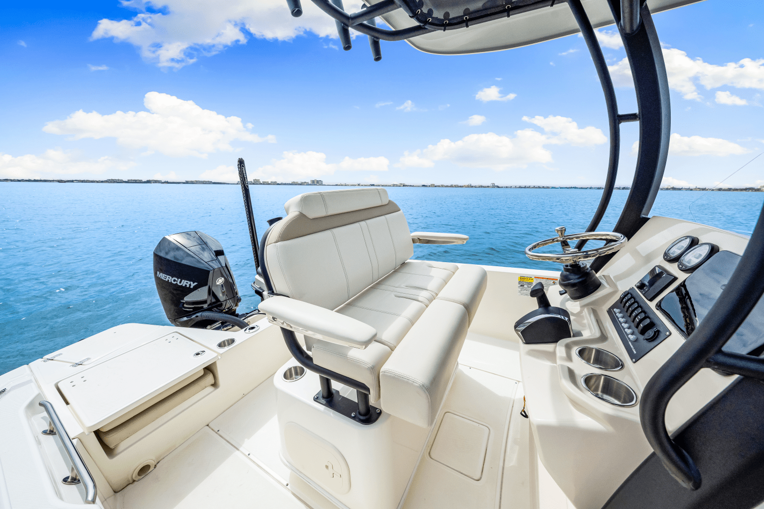 2025 Boston Whaler 220 Dauntless Image Thumbnail #36