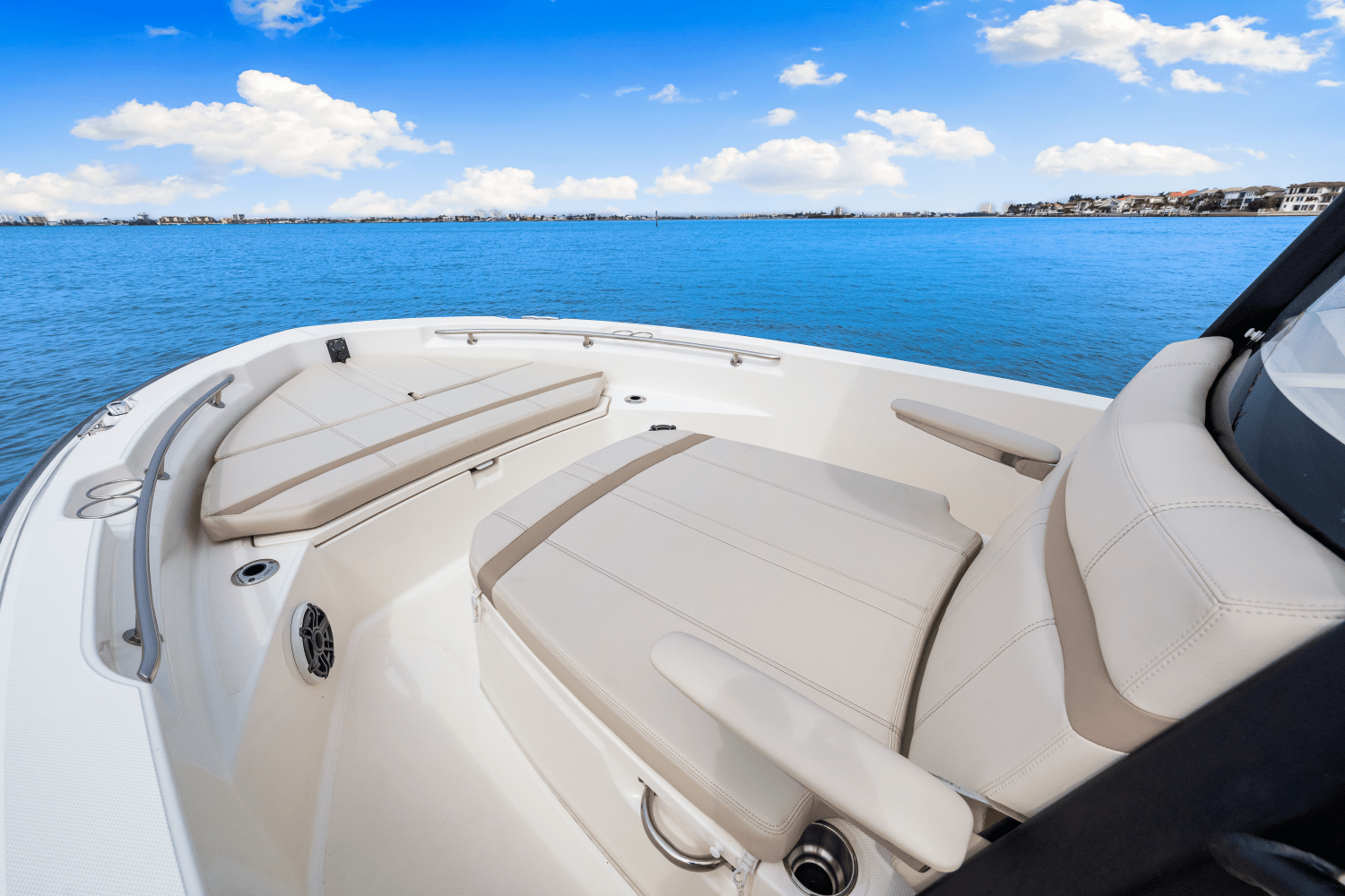 2025 Boston Whaler 220 Dauntless Image Thumbnail #43