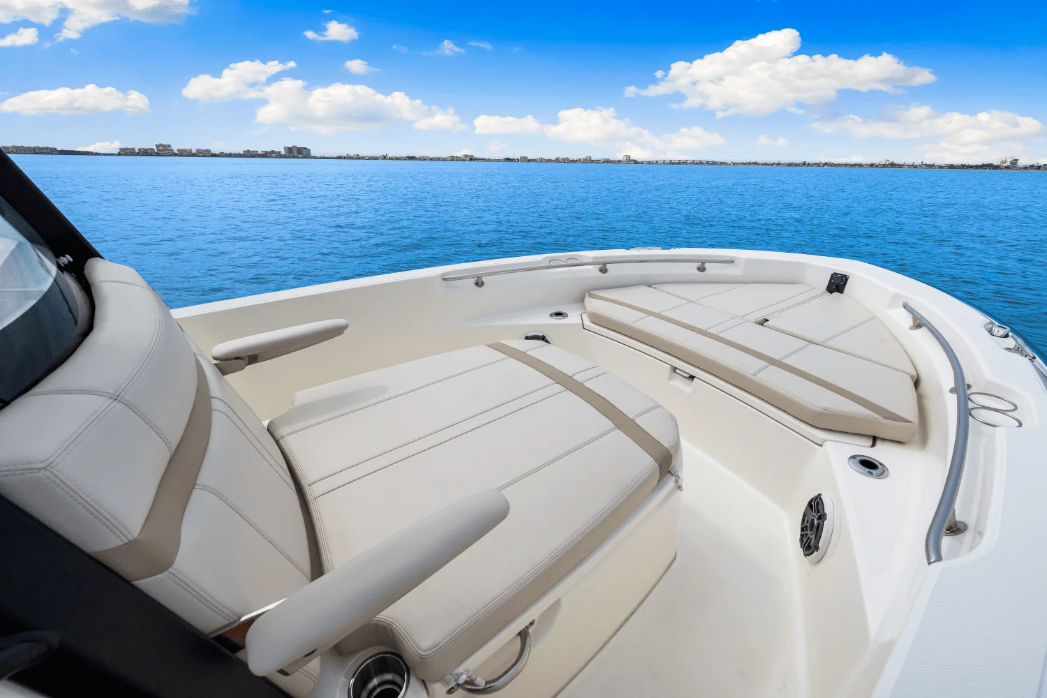 2025 Boston Whaler 220 Dauntless Image Thumbnail #44