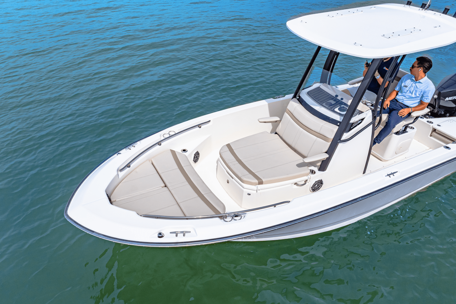 2025 Boston Whaler 220 Dauntless Image Thumbnail #4