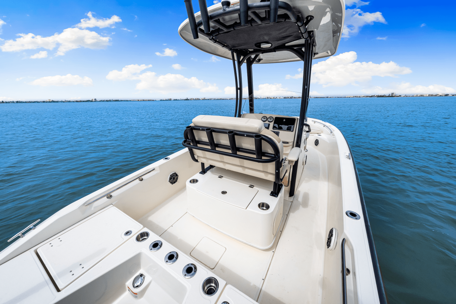 2025 Boston Whaler 220 Dauntless Image Thumbnail #31