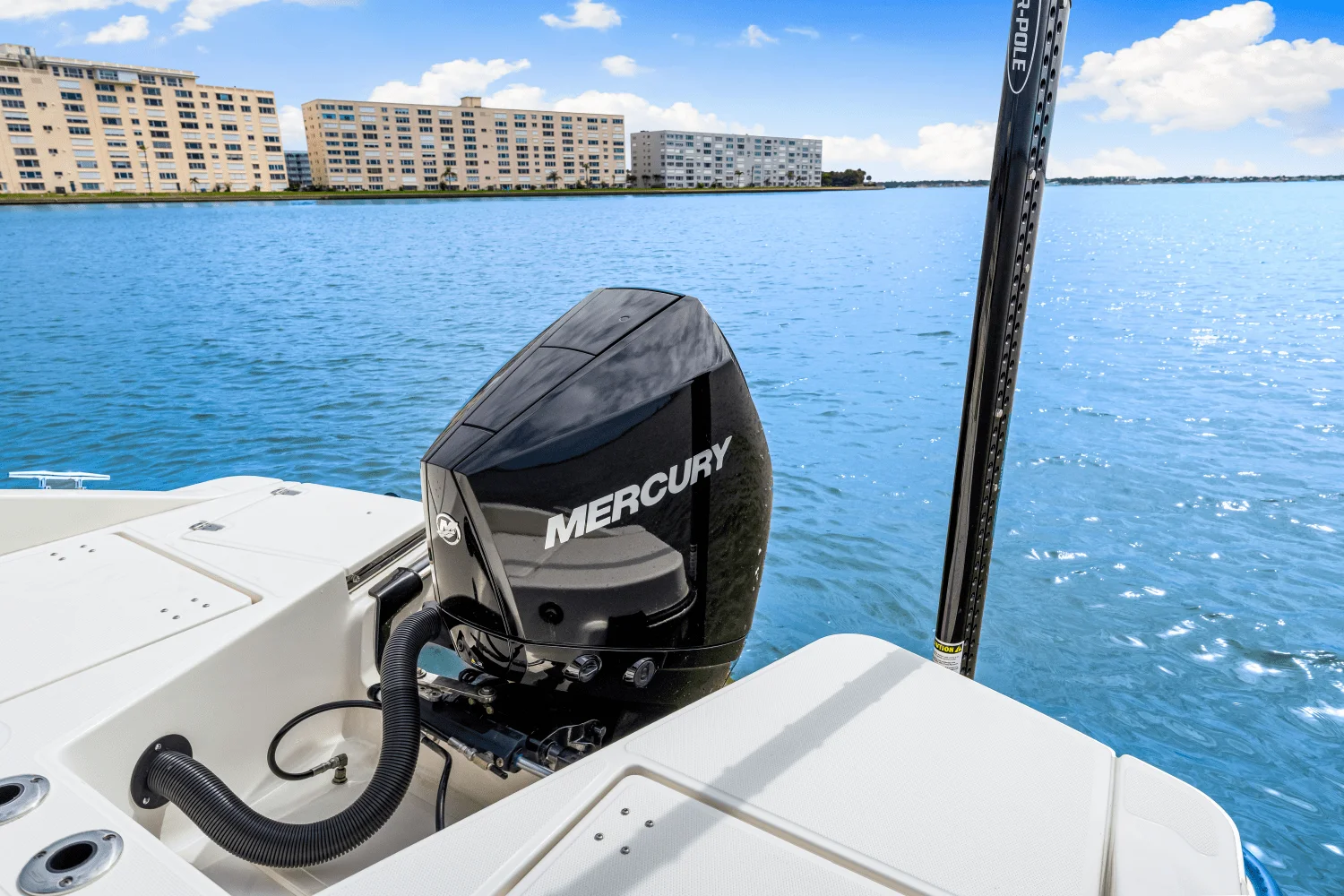 2025 Boston Whaler 220 Dauntless Image Thumbnail #33