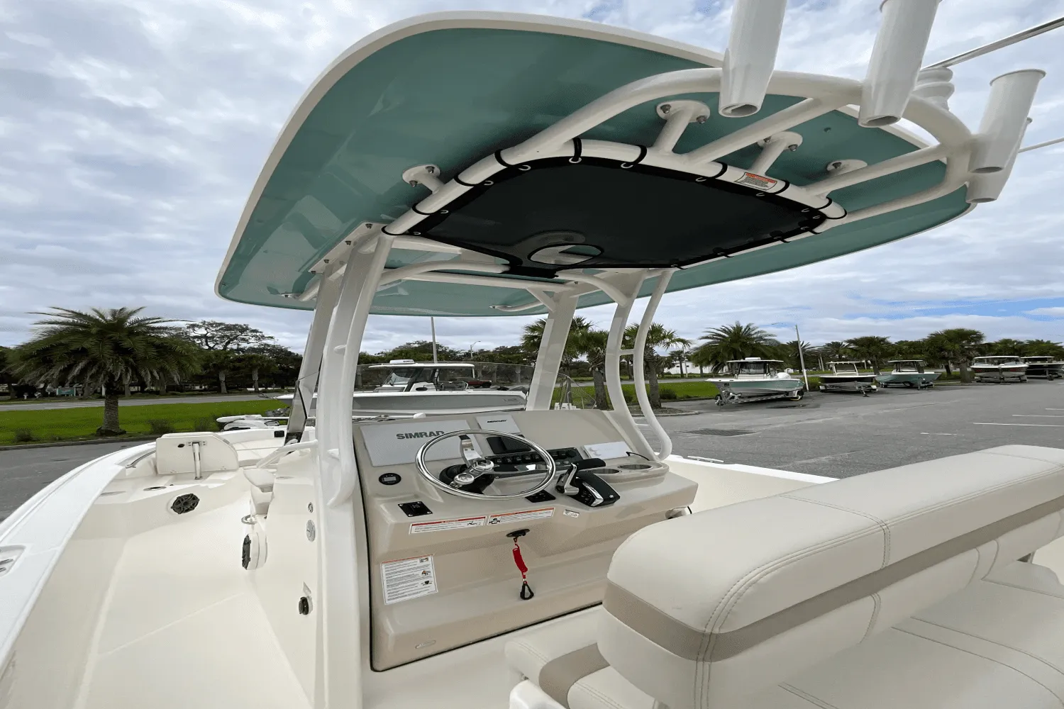 2025 Boston Whaler 250 Dauntless Image Thumbnail #5