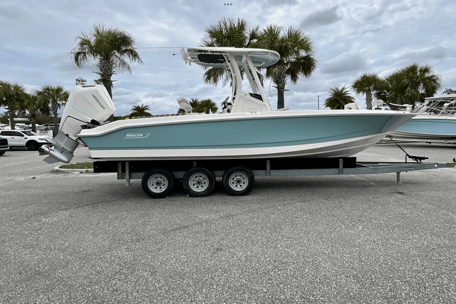 2025 Boston Whaler 250 Dauntless Image Thumbnail #3