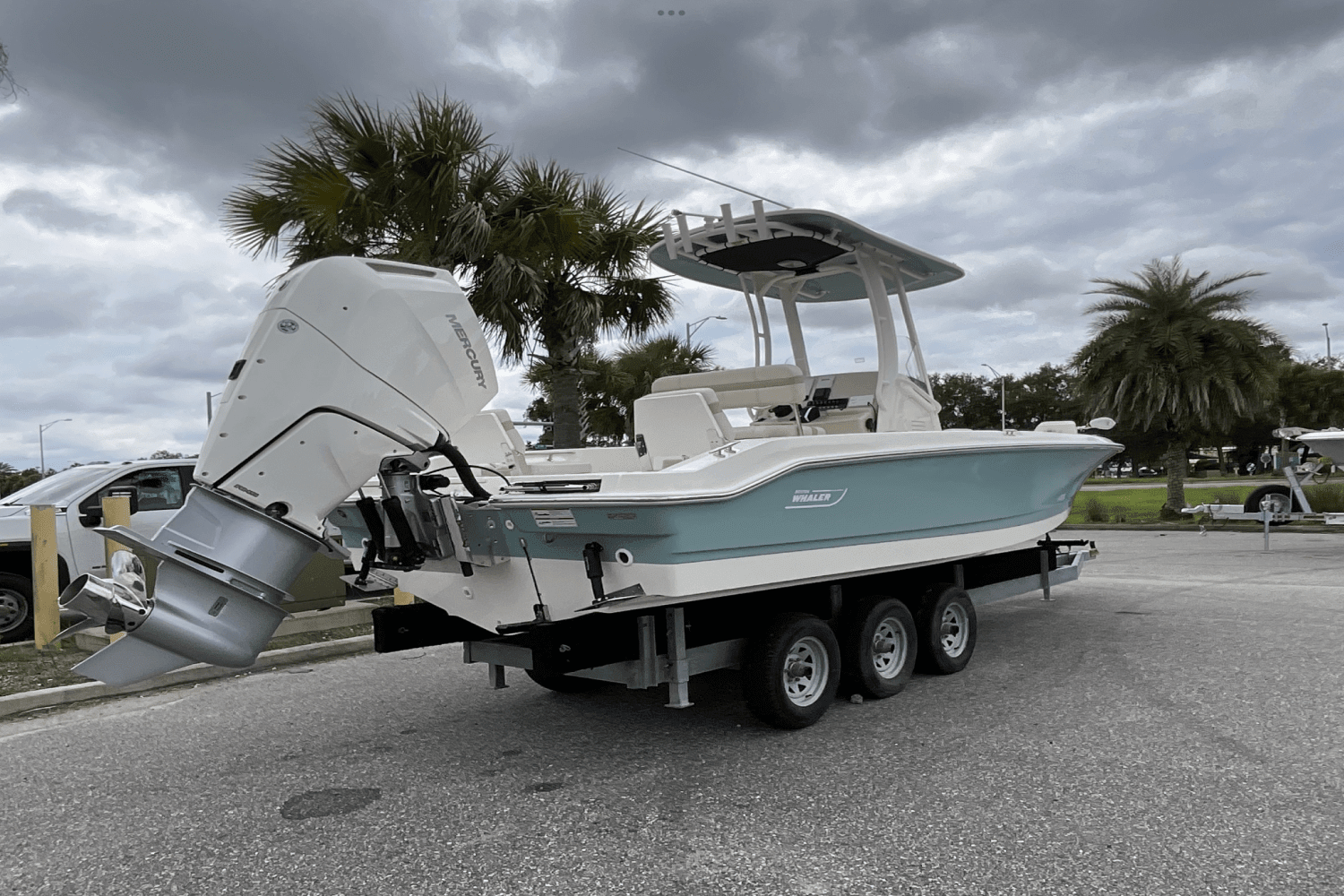 2025 Boston Whaler 250 Dauntless Image Thumbnail #3