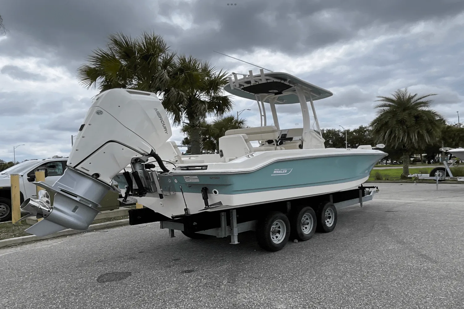 2025 Boston Whaler 250 Dauntless Image Thumbnail #2