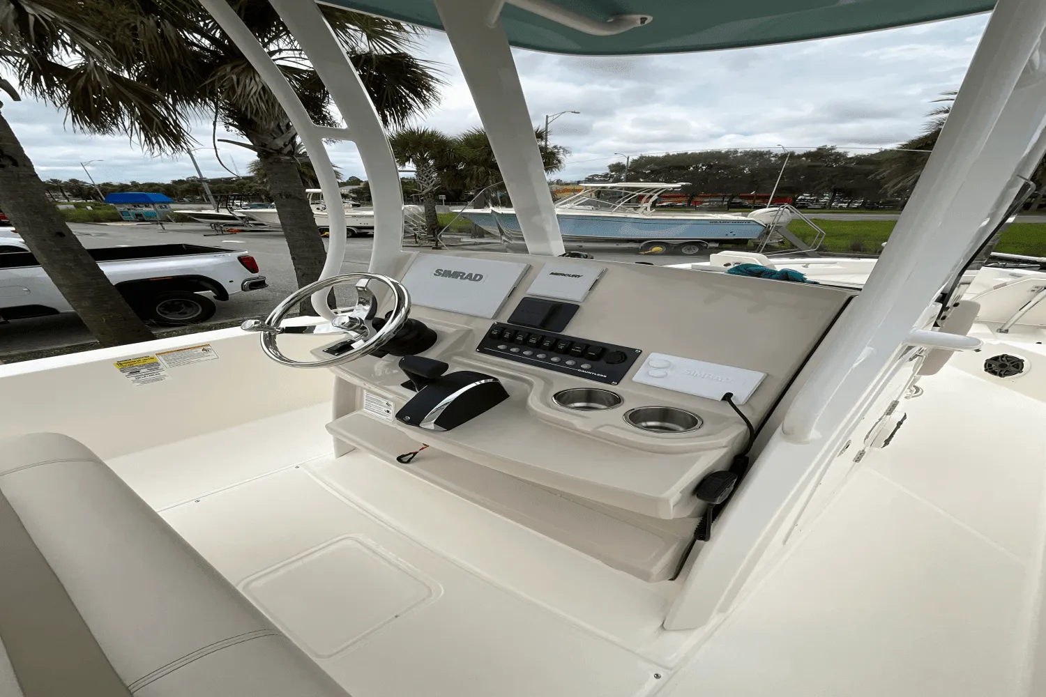 2025 Boston Whaler 250 Dauntless Image Thumbnail #10