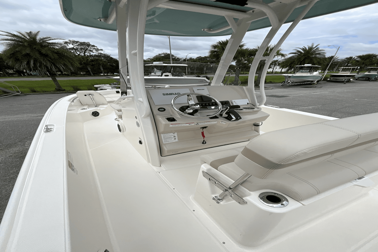 2025 Boston Whaler 250 Dauntless Image Thumbnail #10