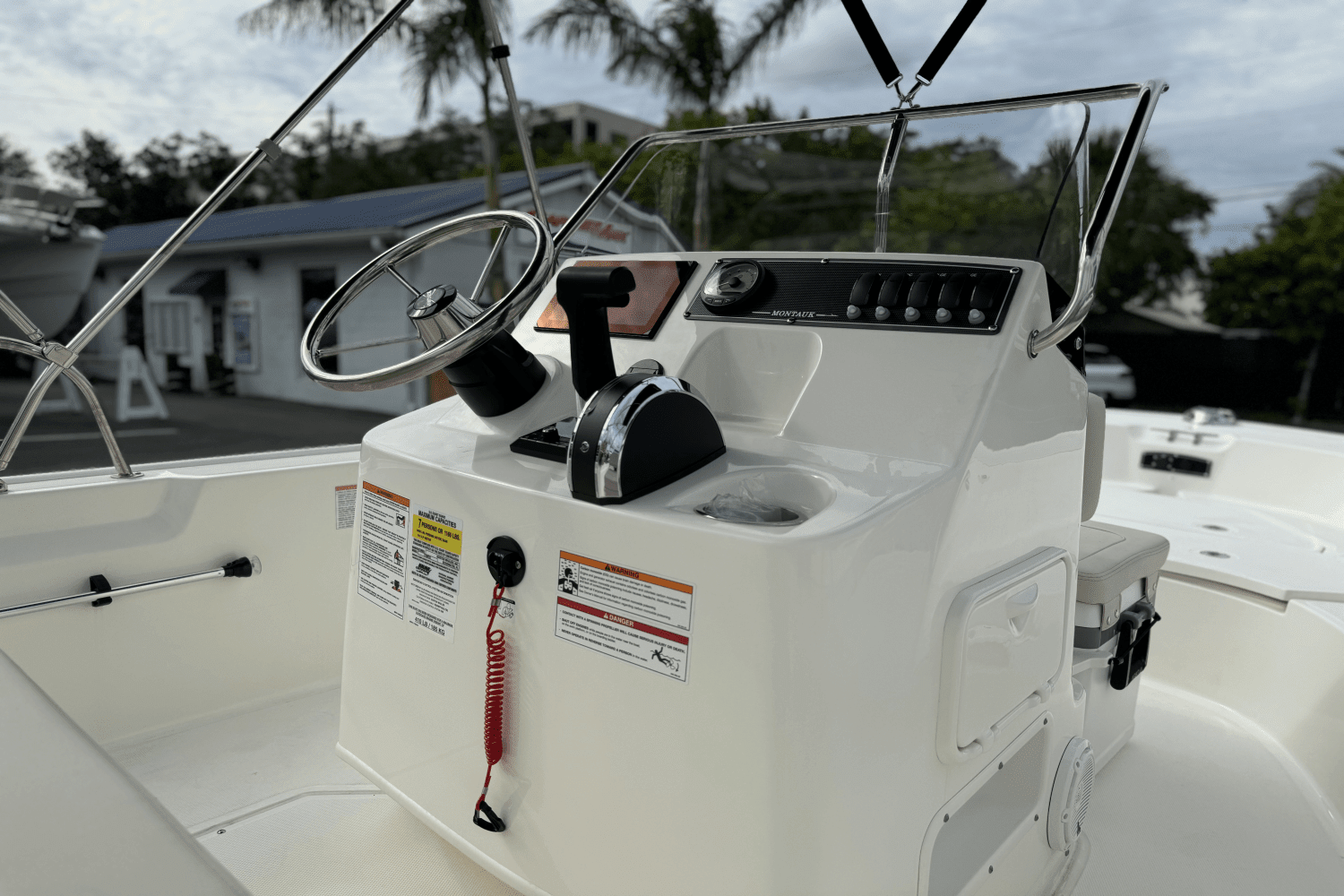 2024 Boston Whaler 170 Montauk Image Thumbnail #6