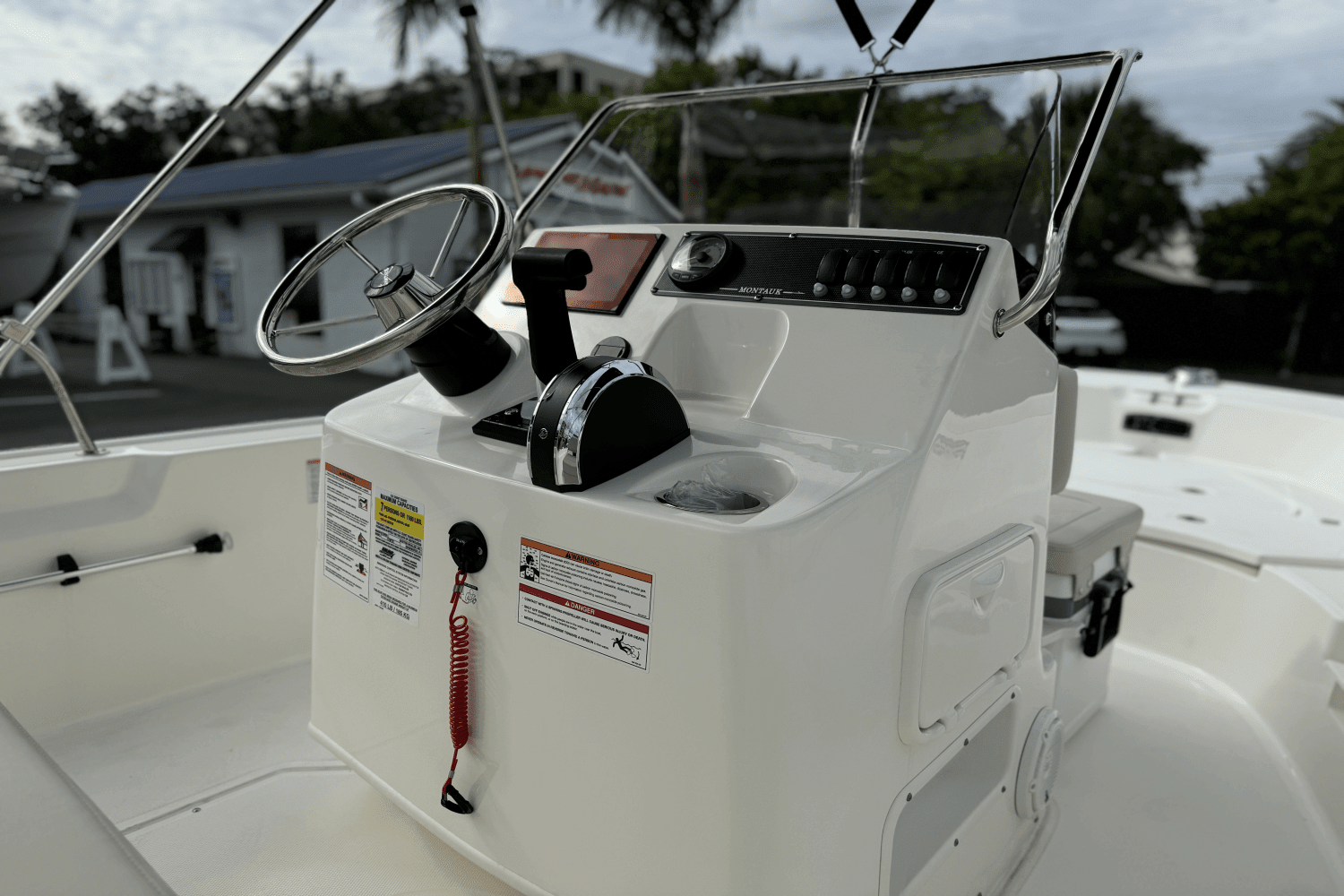 2024 Boston Whaler 170 Montauk Image Thumbnail #5