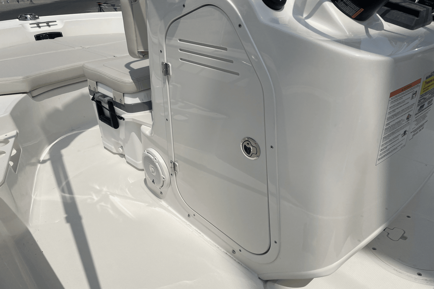 2024 Boston Whaler 170 Montauk Image Thumbnail #8