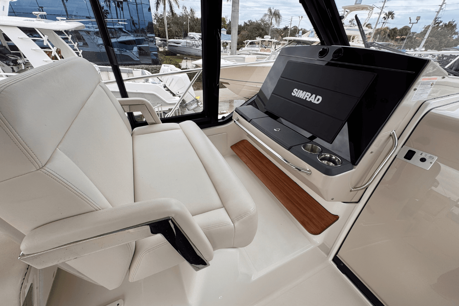 2025 Boston Whaler 405 Conquest Image Thumbnail #17