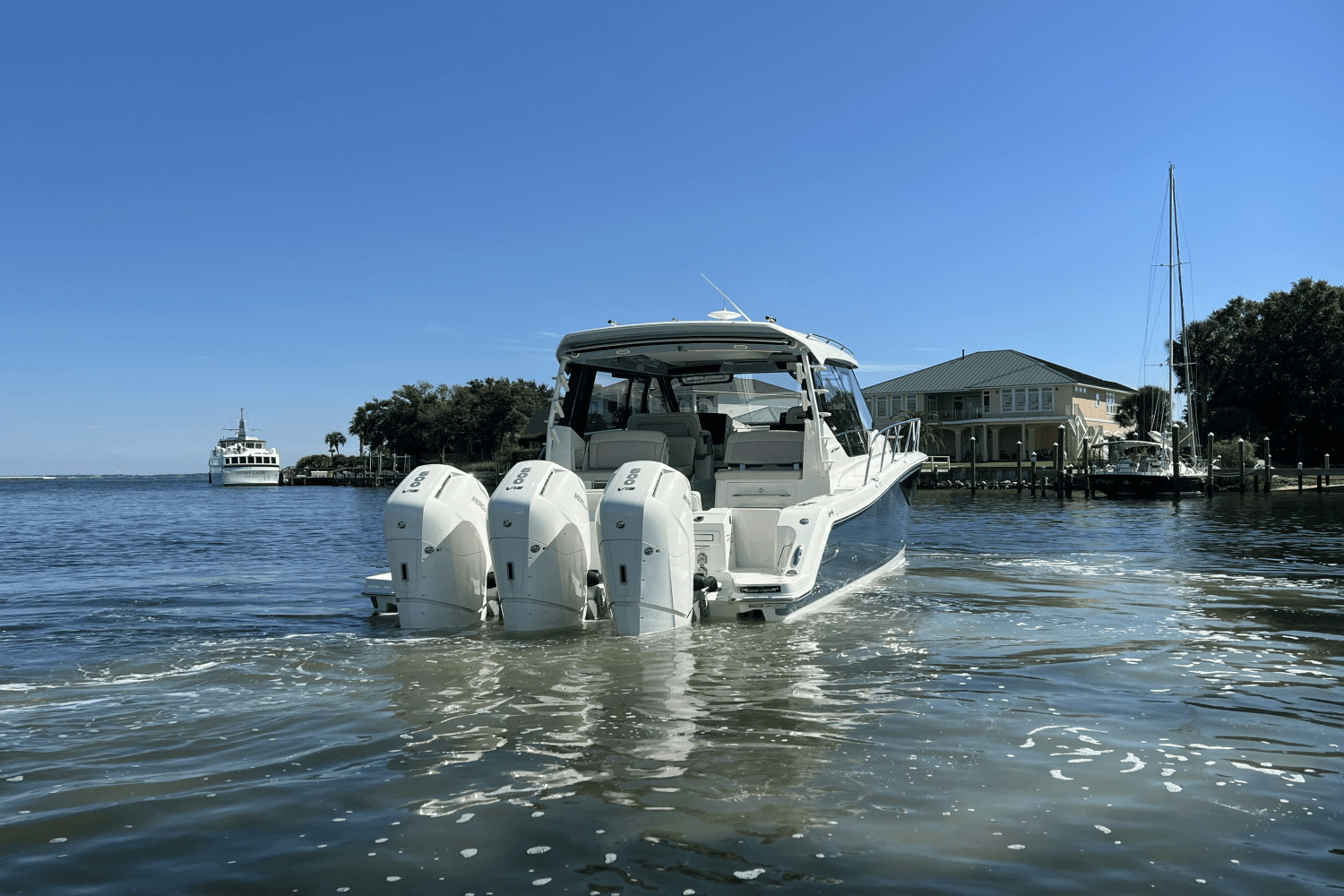 2025 Boston Whaler 405 Conquest Image Thumbnail #5