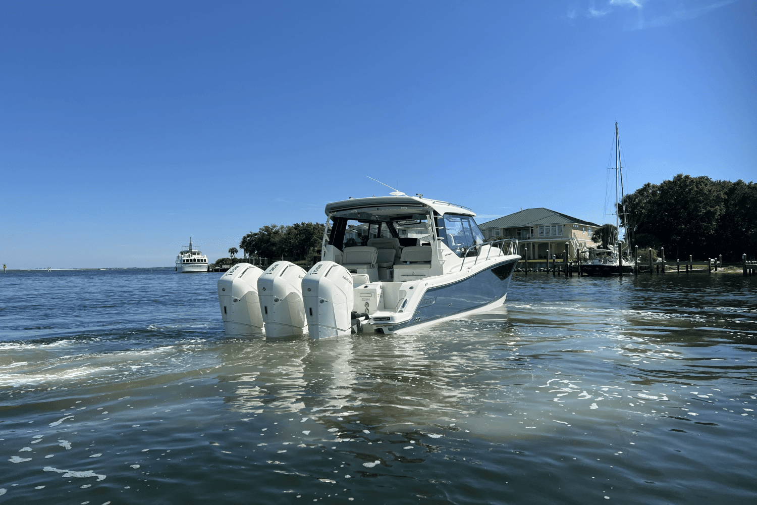 2025 Boston Whaler
                                                             405 Conquest Image Thumbnail #4