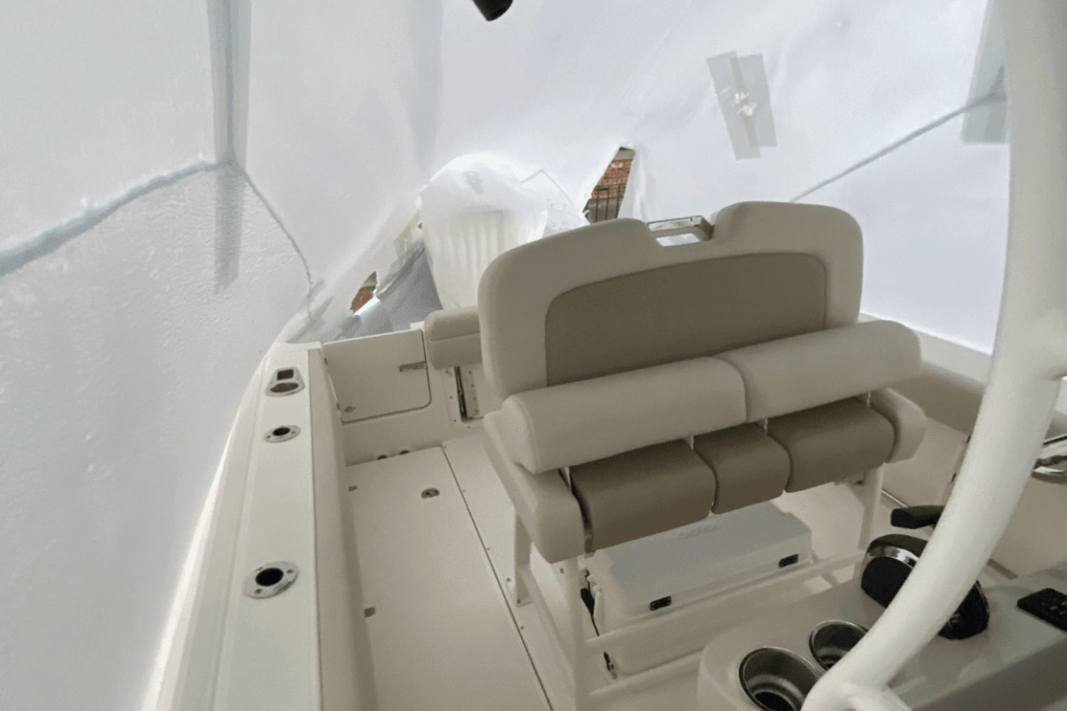 2022 Boston Whaler 230 OUTRAGE Image Thumbnail #6