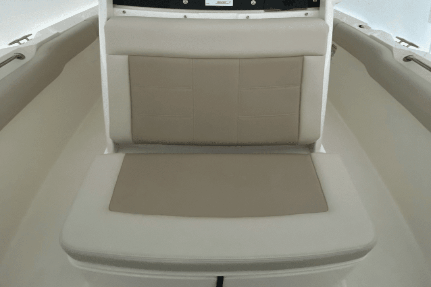 2022 Boston Whaler 230 OUTRAGE Image Thumbnail #8