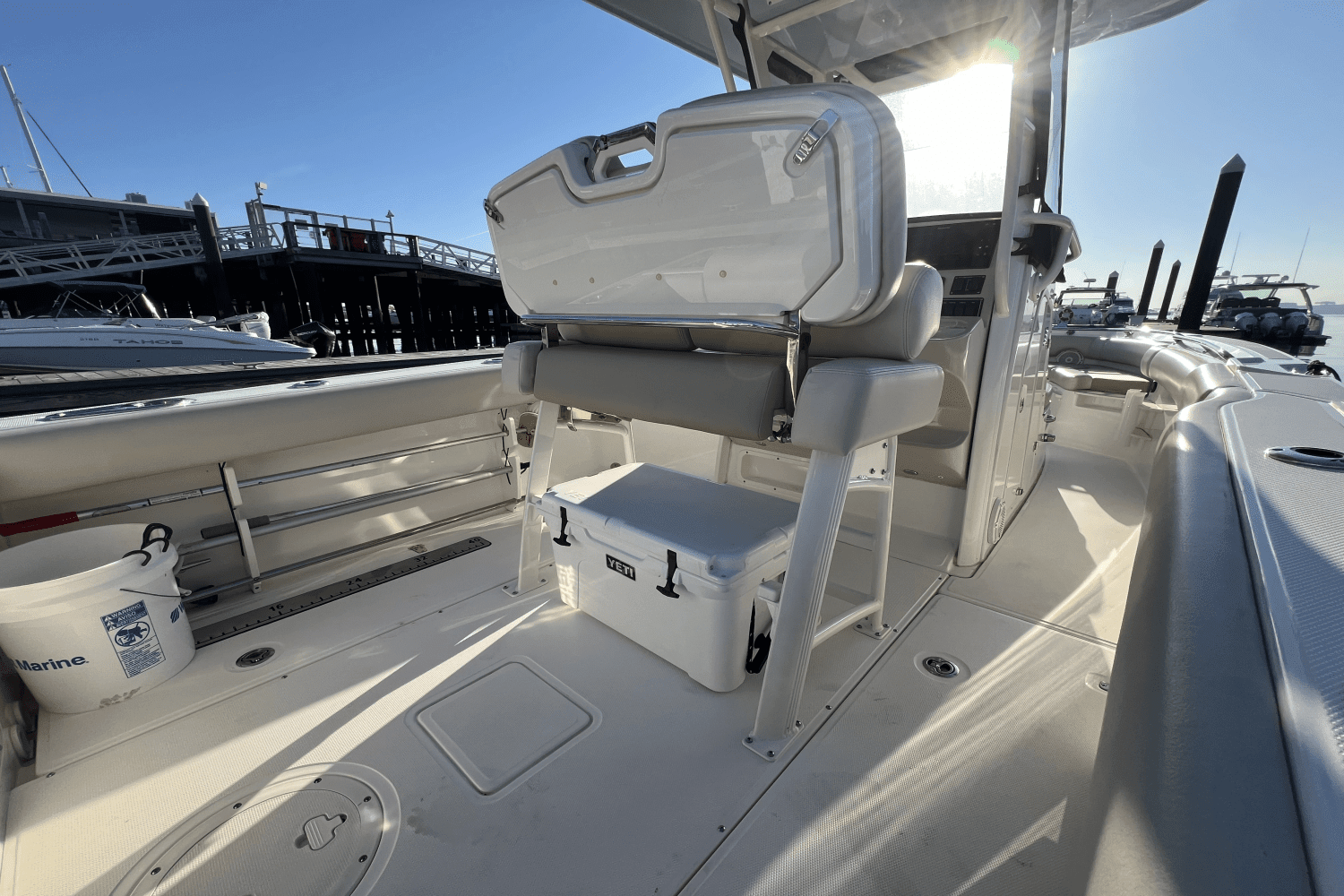 2022 Boston Whaler 230 OUTRAGE Image Thumbnail #15