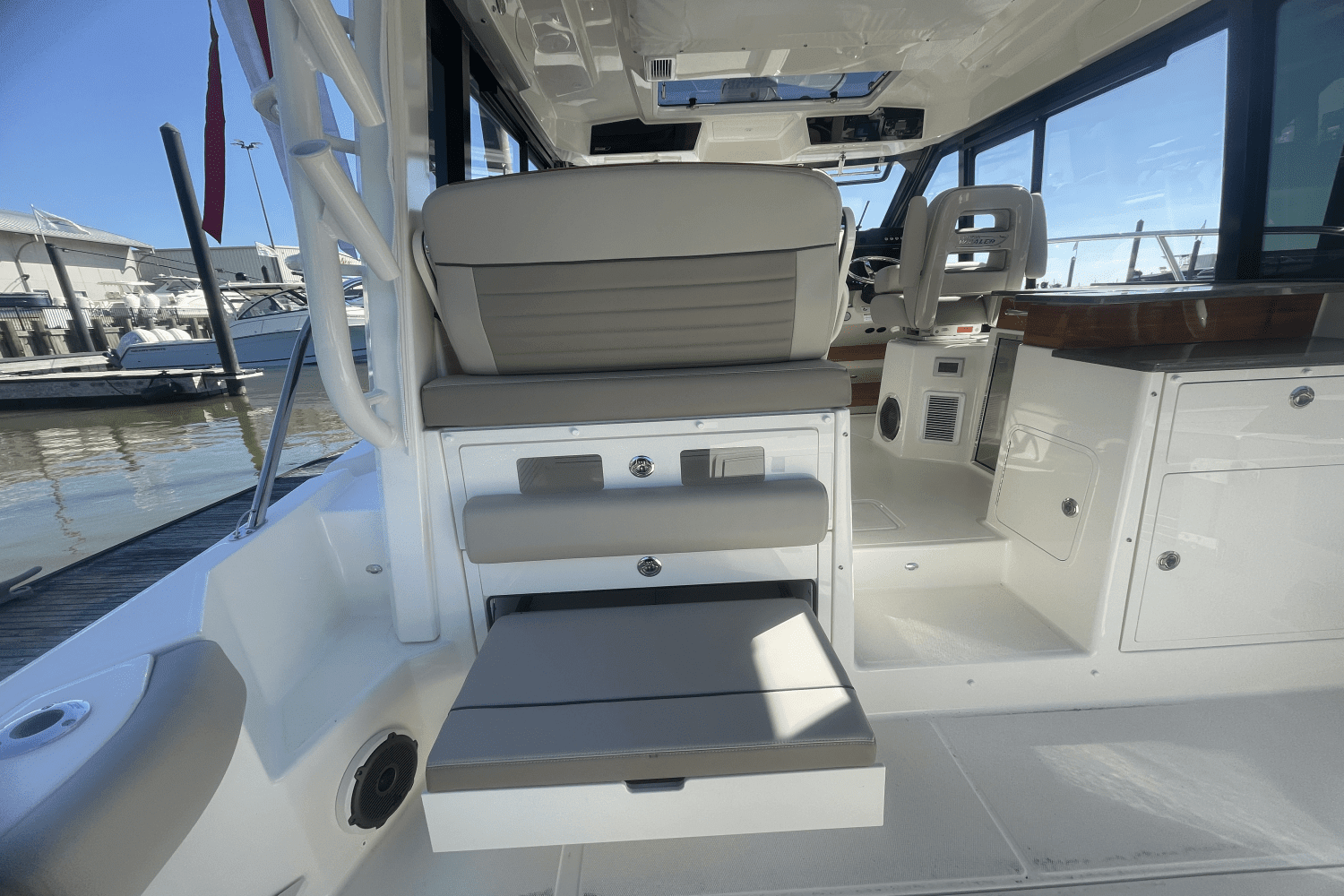 2025 Boston Whaler 365 Conquest Image Thumbnail #9