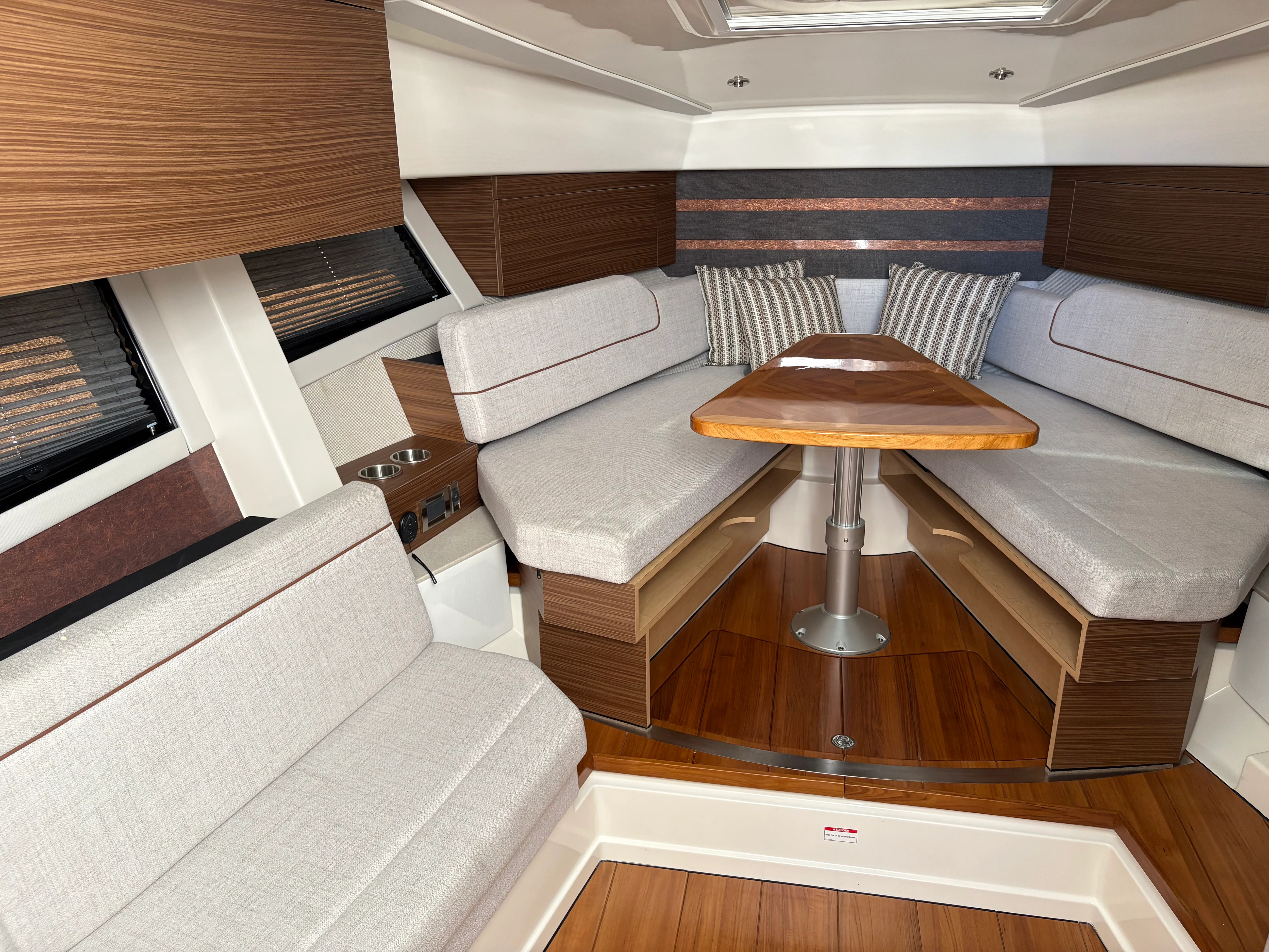 2025 Boston Whaler 365 Conquest Image Thumbnail #5