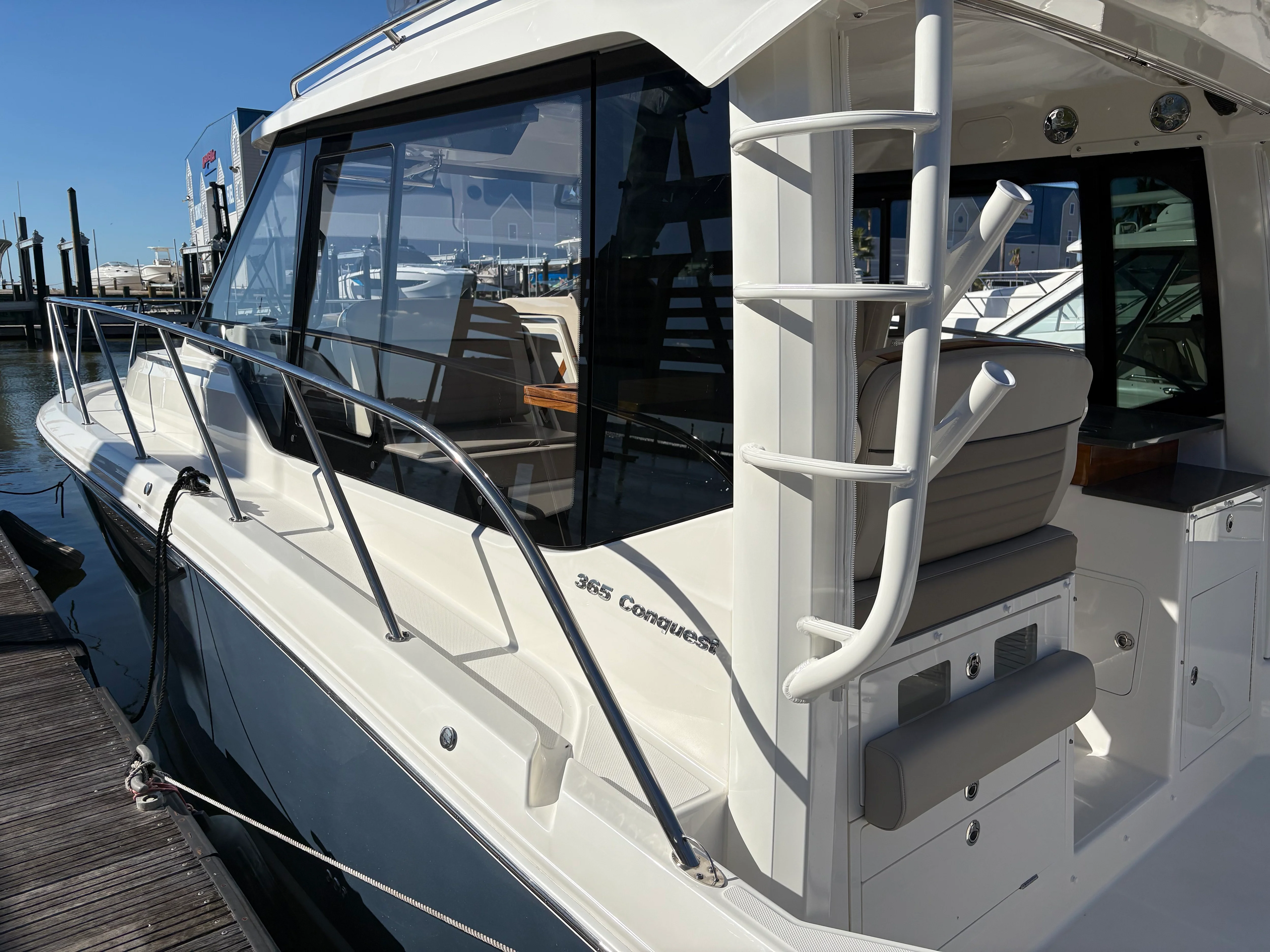 2025 Boston Whaler 365 Conquest Image Thumbnail #7