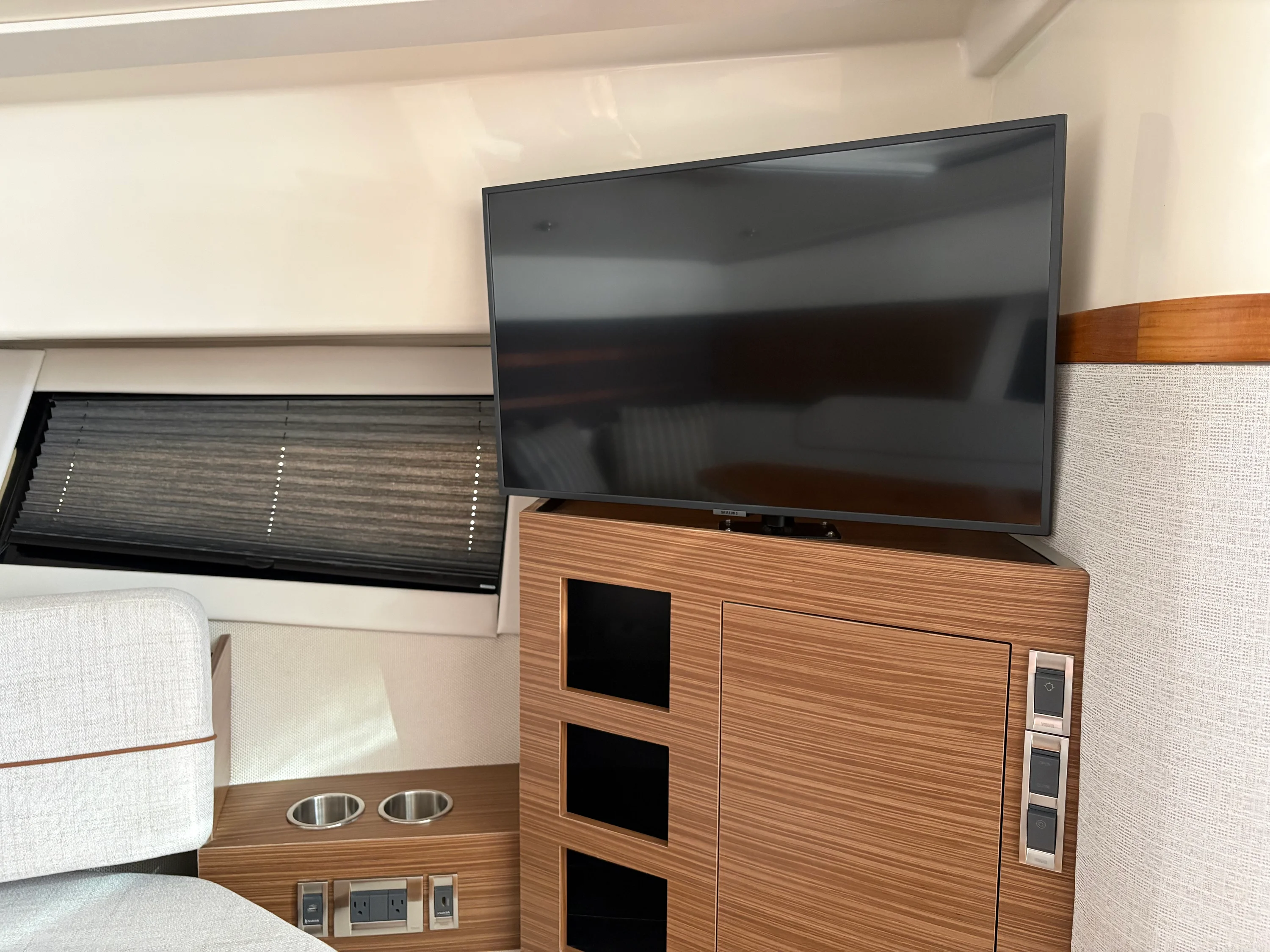 2025 Boston Whaler 365 Conquest Image Thumbnail #20