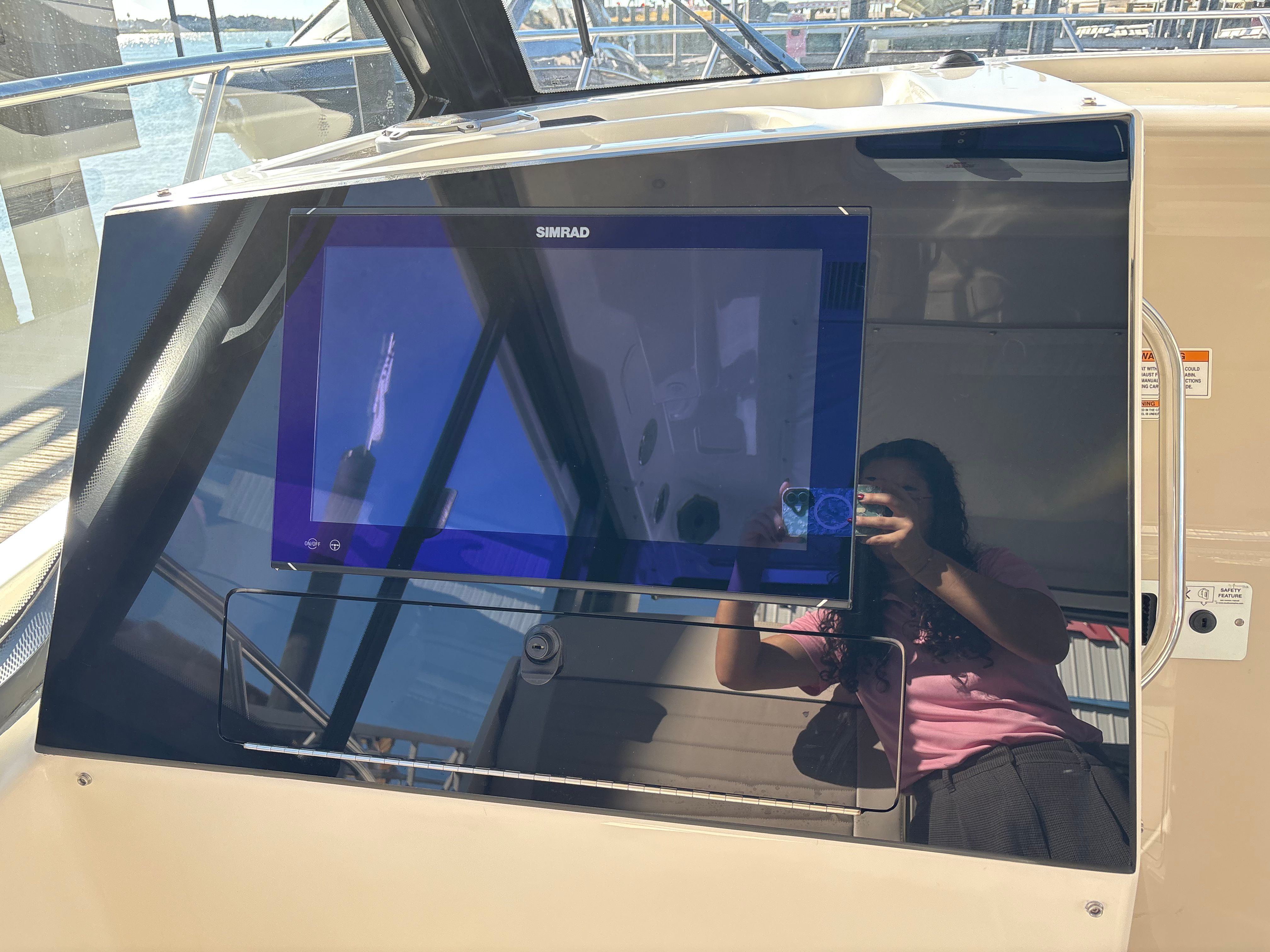 2025 Boston Whaler 365 Conquest Image Thumbnail #12