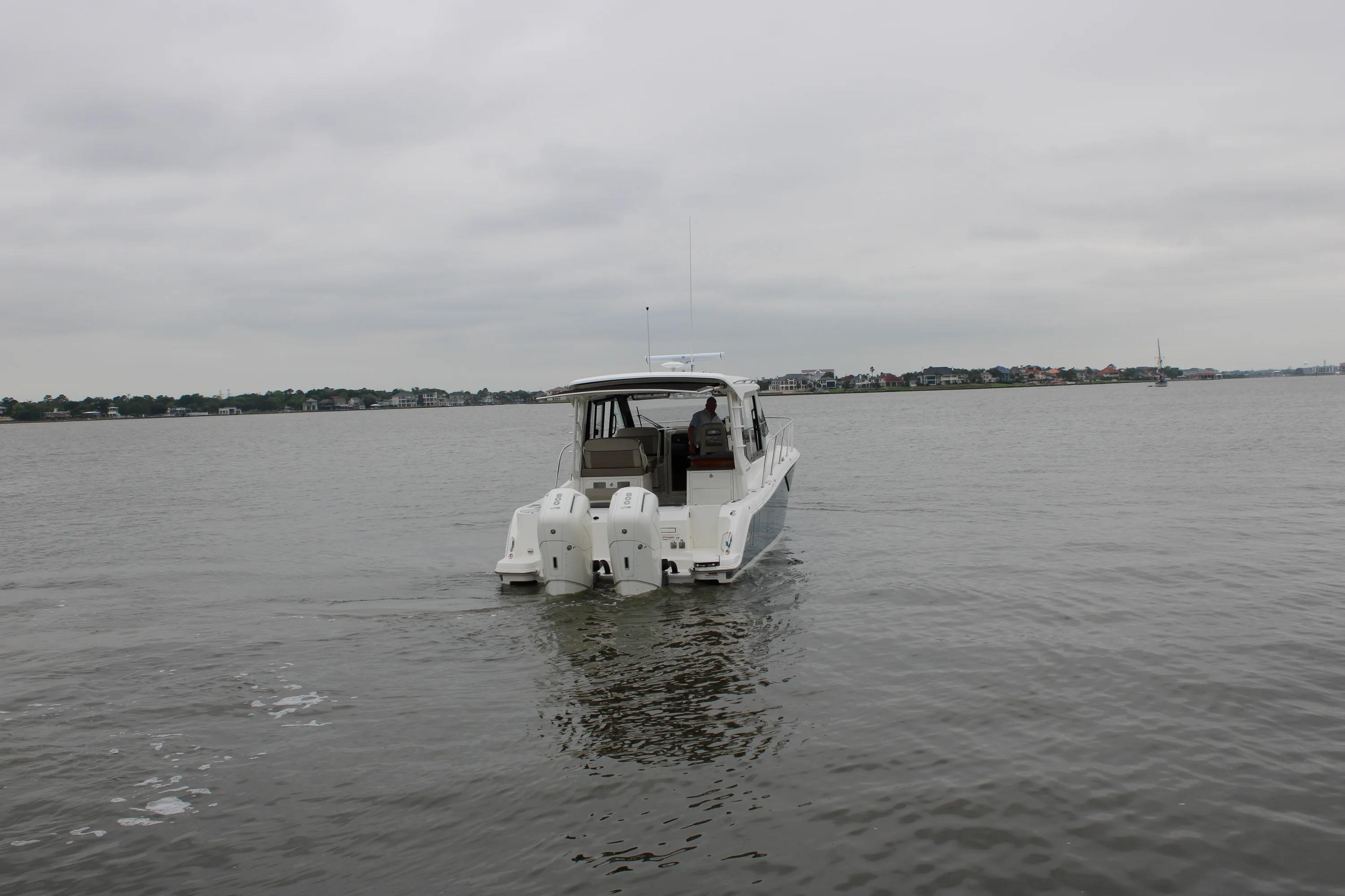 2025 Boston Whaler 365 Conquest Image Thumbnail #7