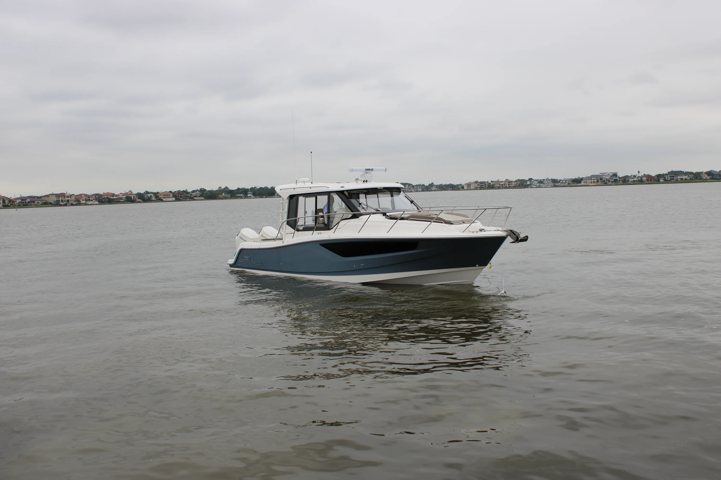2025 Boston Whaler 365 Conquest Image Thumbnail #12