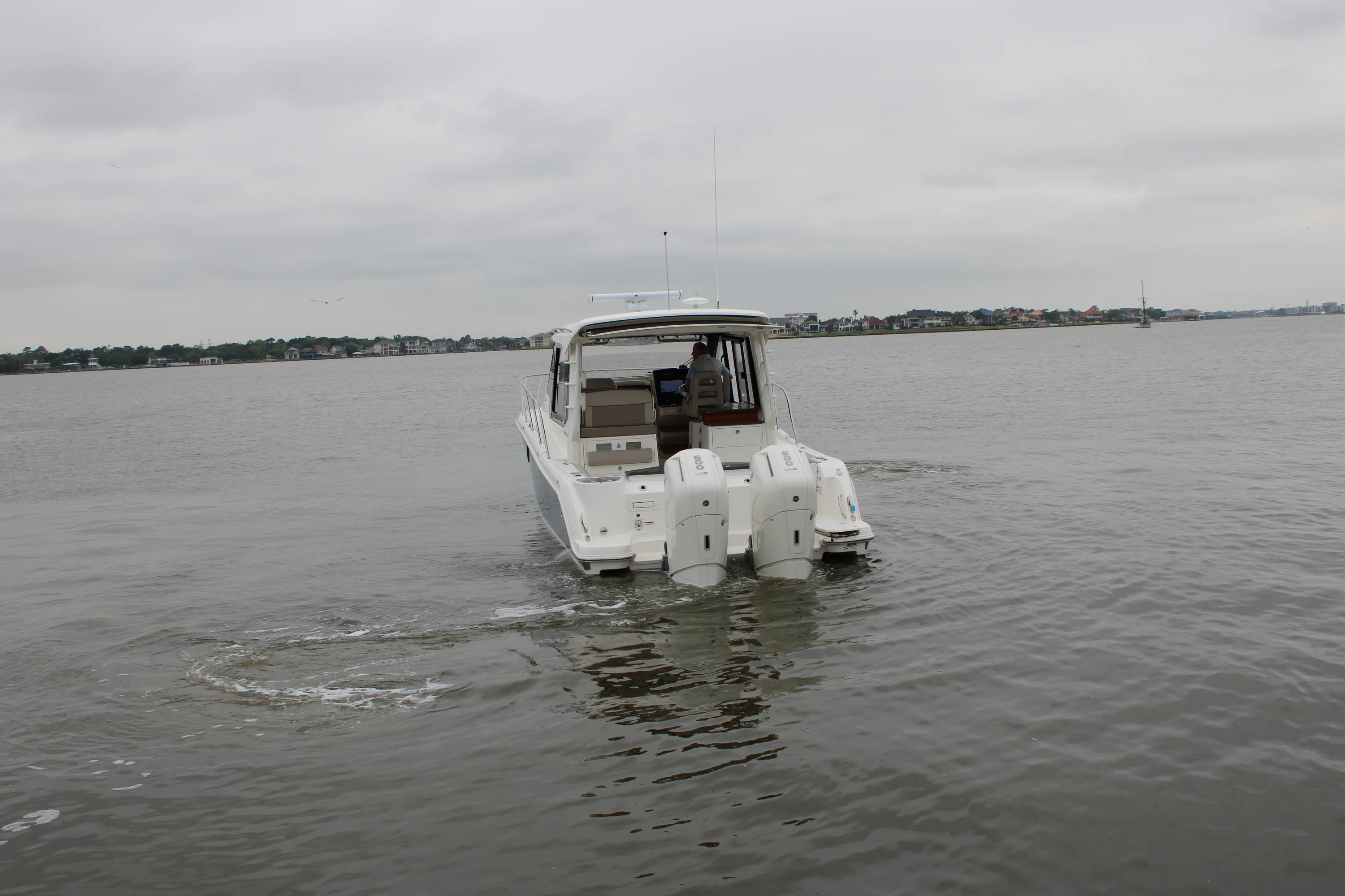 2025 Boston Whaler 365 Conquest Image Thumbnail #5