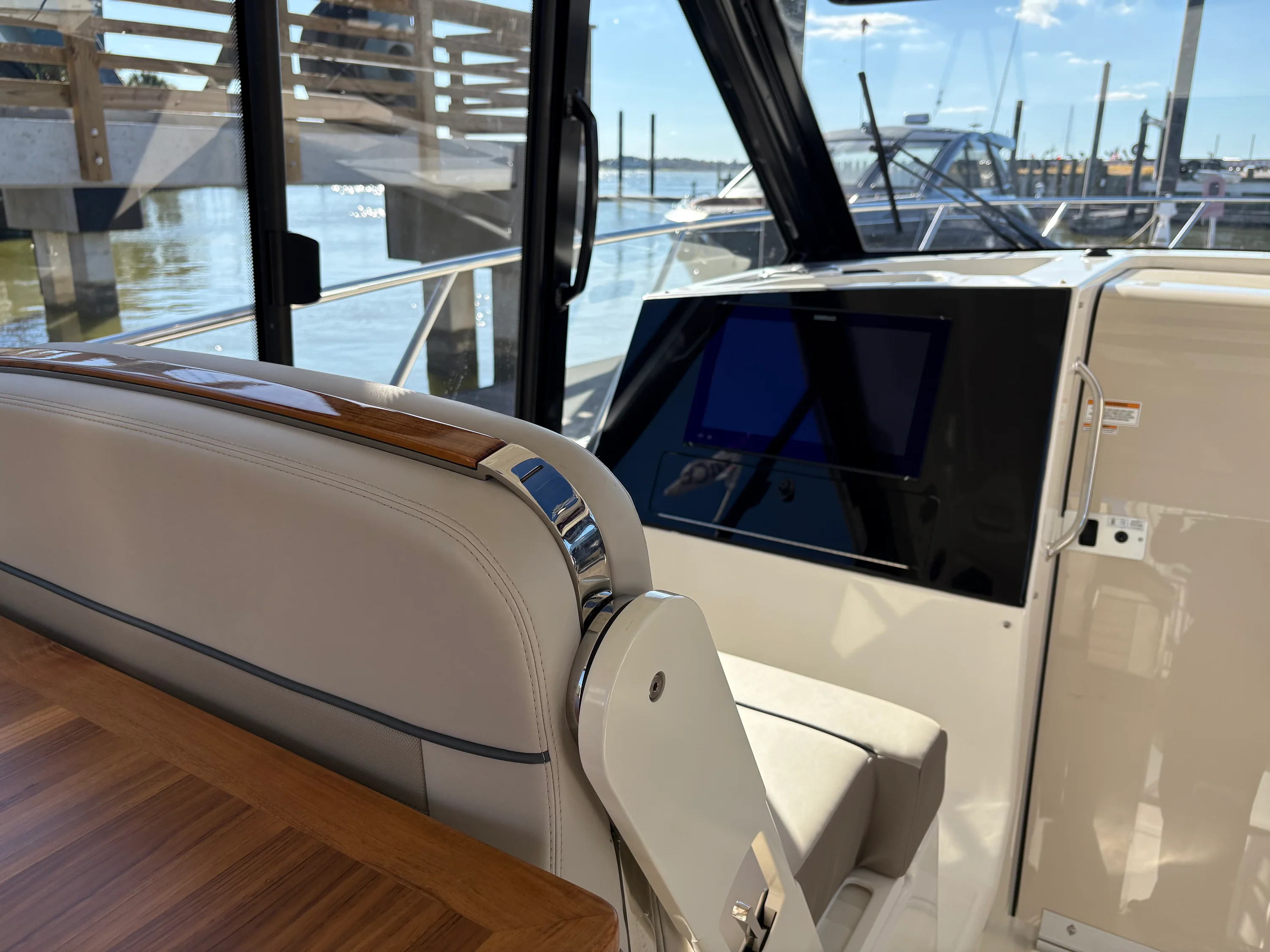 2025 Boston Whaler 365 Conquest Image Thumbnail #18