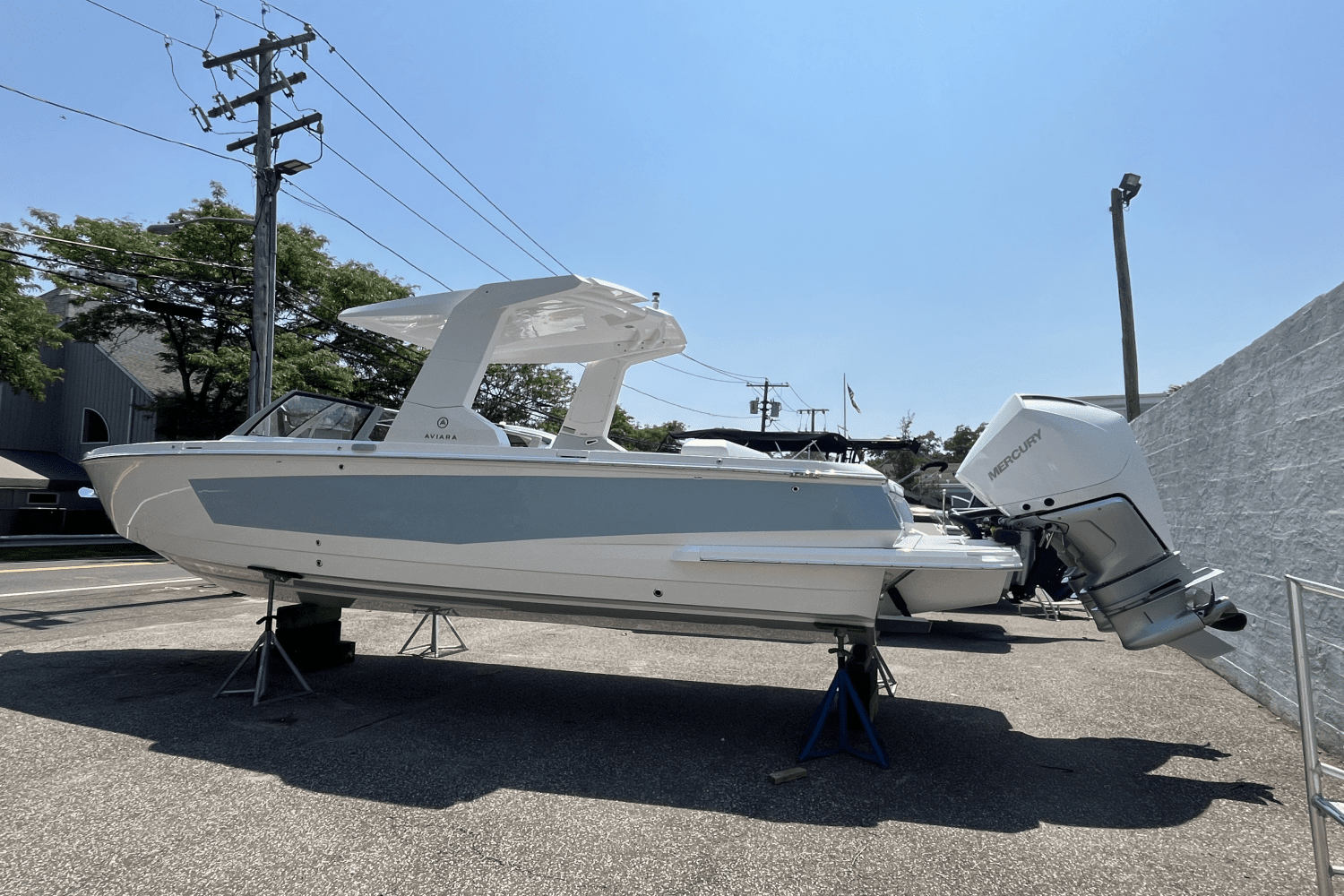 Thumbnail 2 for 2025 Aviara AV28 Outboard