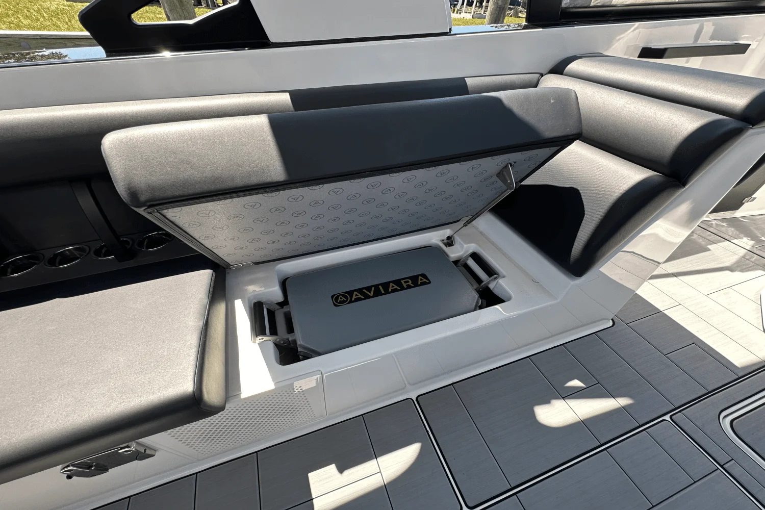 2024 Aviara AV32 Outboard Image Thumbnail #18