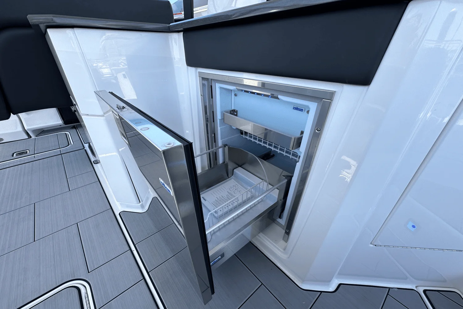 2024 Aviara AV32 Outboard Image Thumbnail #22