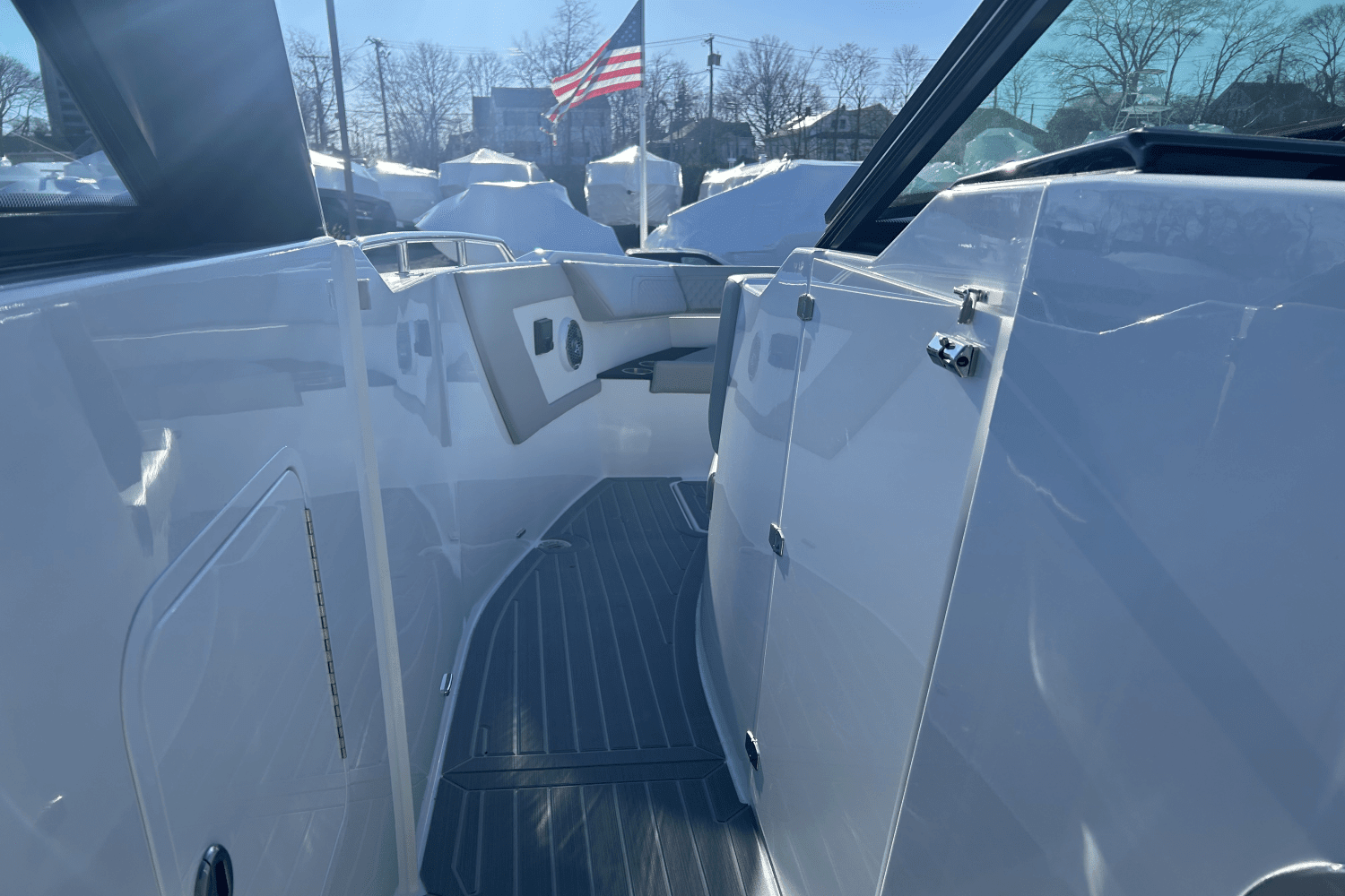 2024 Cruisers Yachts 34 GLS Outboard Image Thumbnail #30