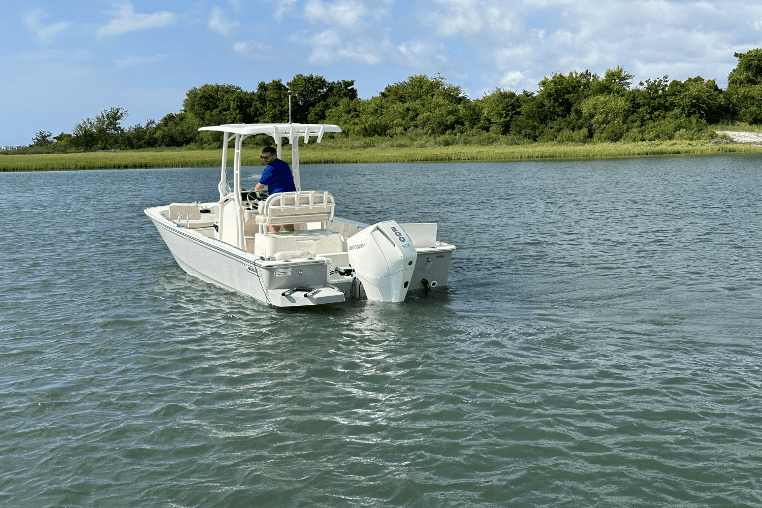 2024 Boston Whaler 210 Montauk Image Thumbnail #4