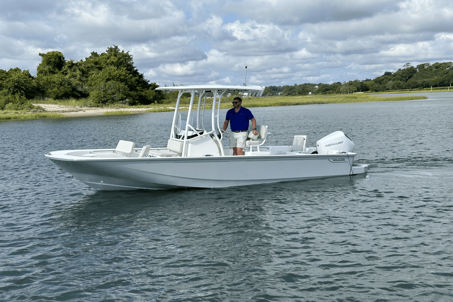 2024 Boston Whaler 210 Montauk Image Thumbnail #7