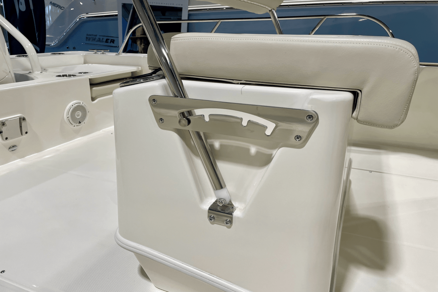 2024 Boston Whaler 210 Montauk Image Thumbnail #8