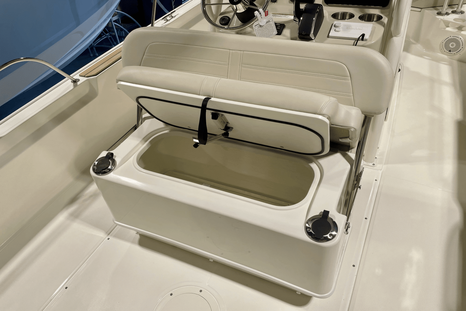 2024 Boston Whaler 210 Montauk Image Thumbnail #6