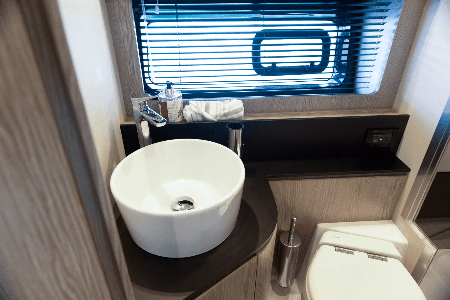 2022 Azimut Atlantis 45 Image Thumbnail #26