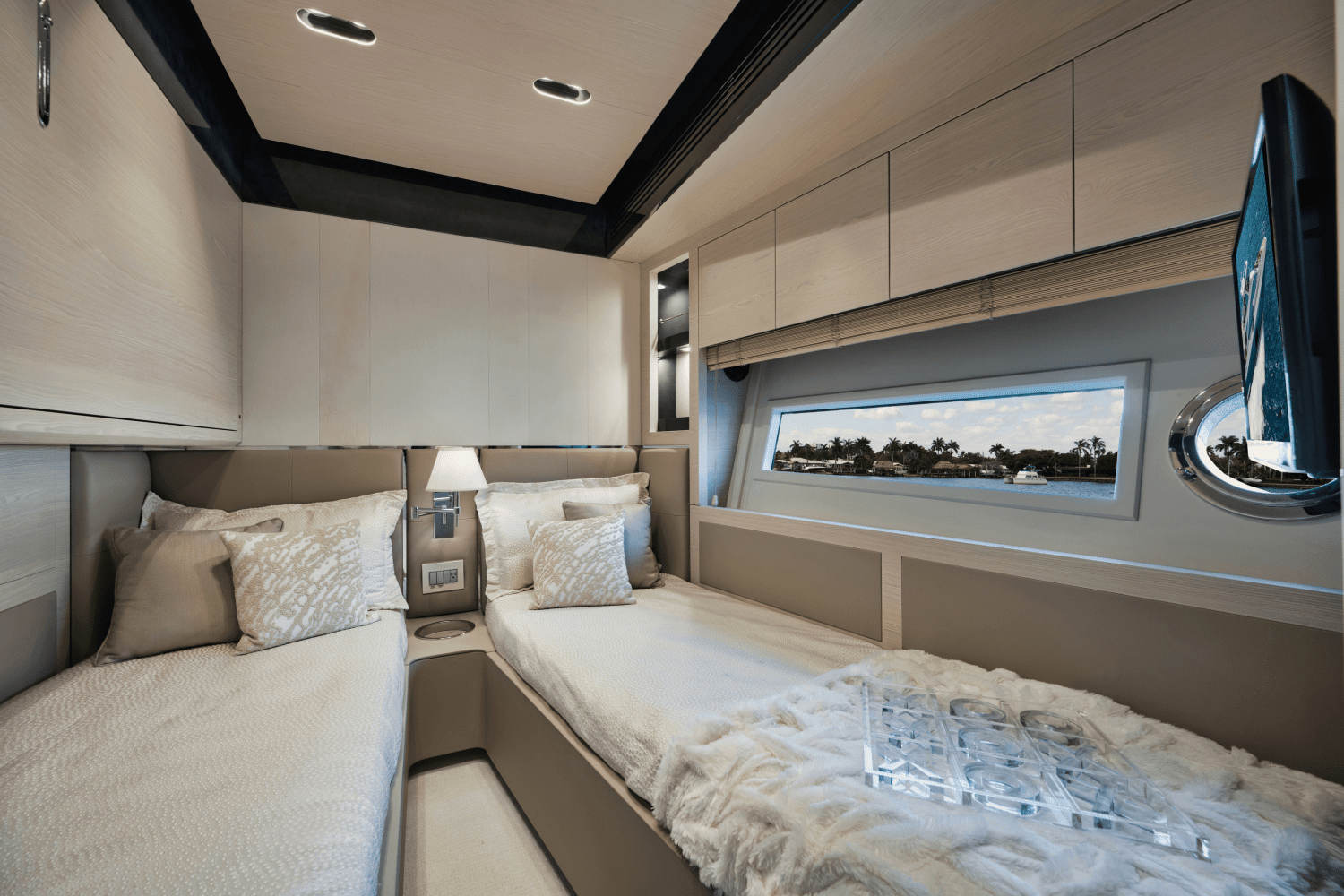 2017 Azimut
                                                             80 FLYBRIDGE Image Thumbnail #67