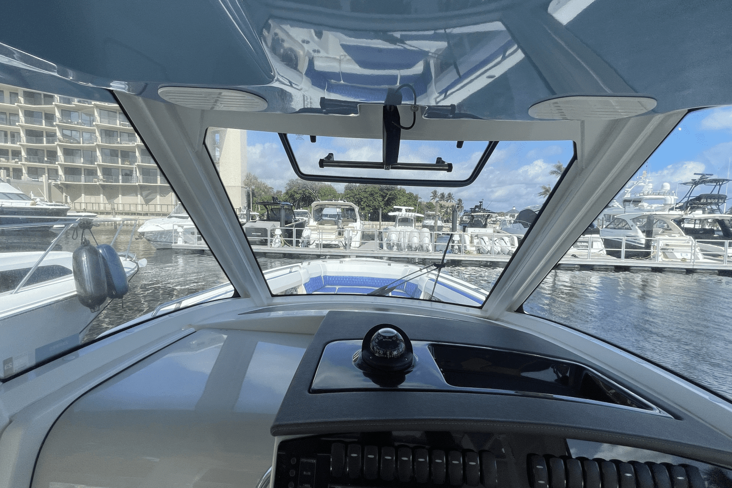 2021 Boston Whaler 350 REALM Image Thumbnail #23