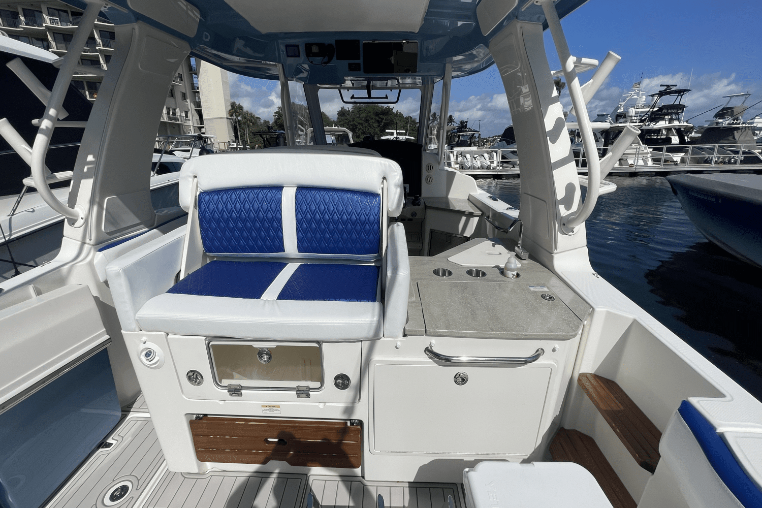 2021 Boston Whaler 350 REALM Image Thumbnail #17