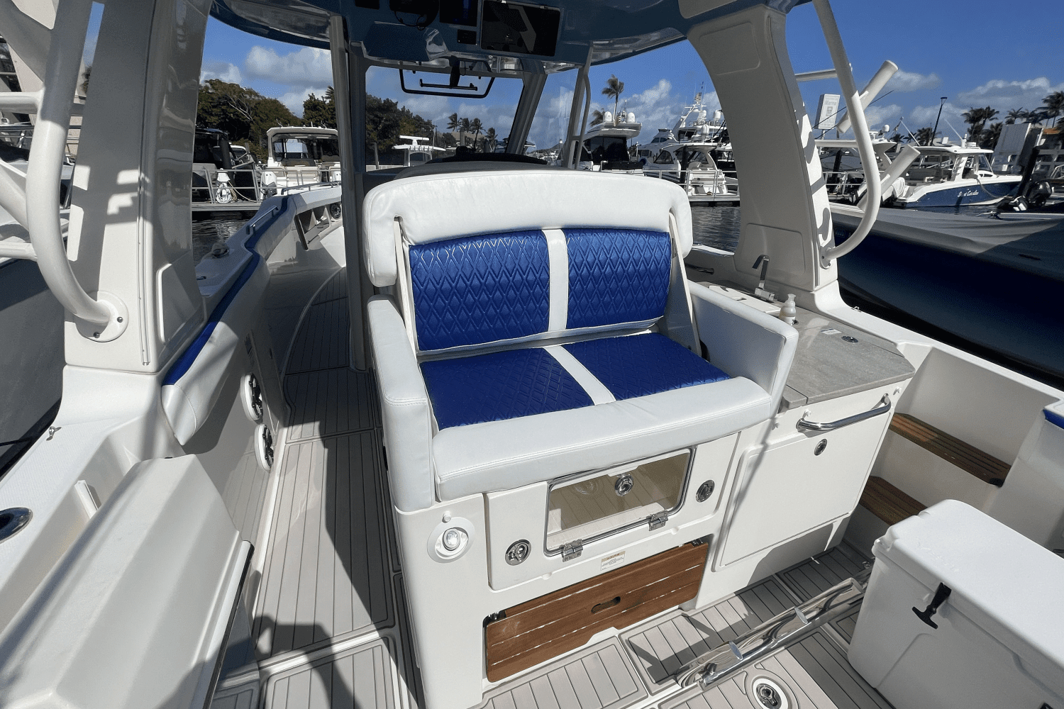 2021 Boston Whaler 350 REALM Image Thumbnail #15