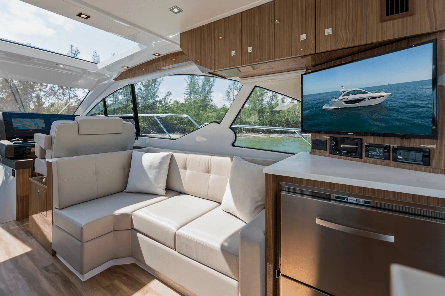 2024 Cruisers Yachts 50 Cantius Image Thumbnail #14